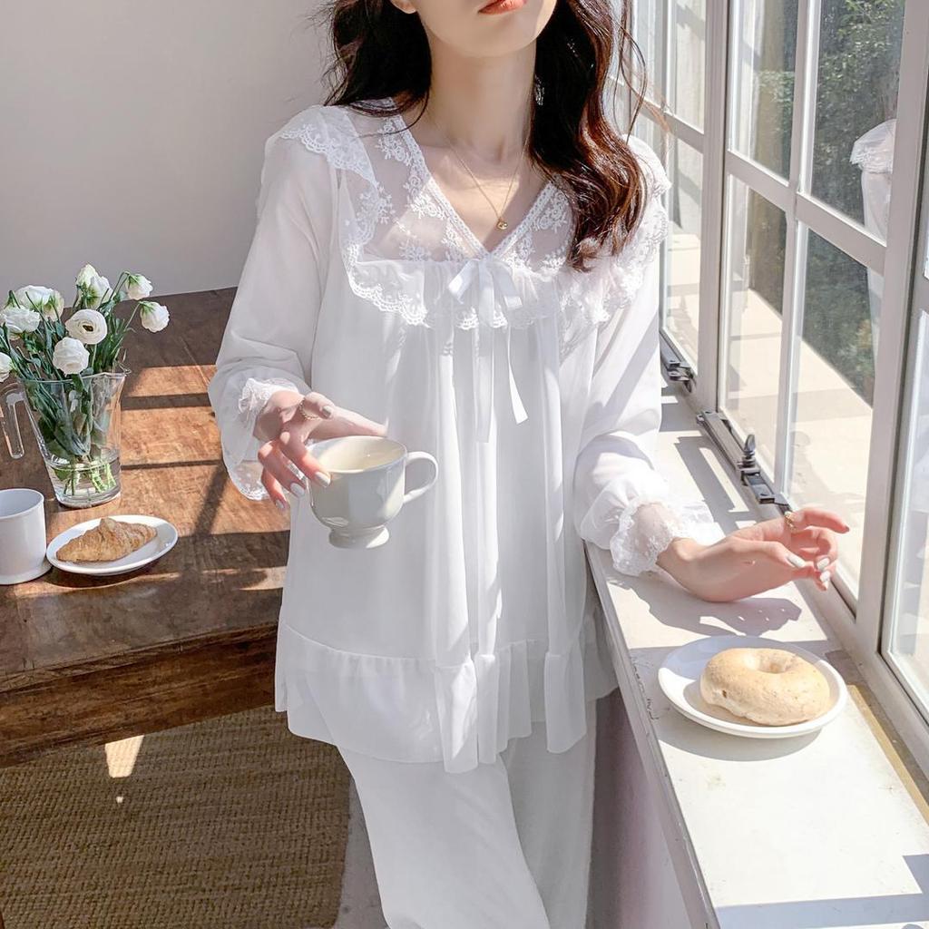 Setelan baju tidur model putri baru yang longgar, berlengan panjang dan celana panjang, dengan renda