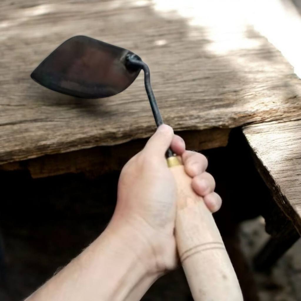 Alas Penyiang Rumput Gathul Miring Baja - Cangkul Koret Kecil Praktis Untuk Taman & Perkebunan