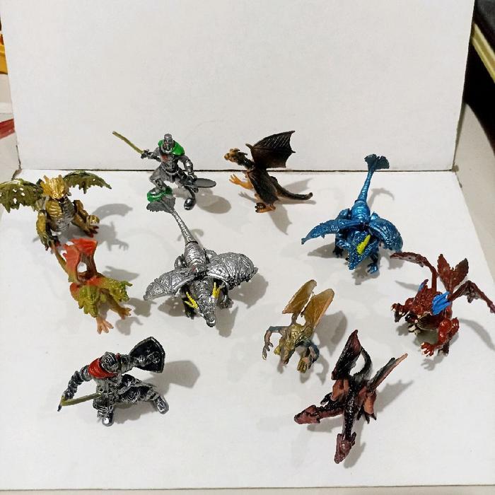 mainan naga dan dragon slayer action figure dragon karet ukuran 8-10 cm dapat 10 pcs bekas