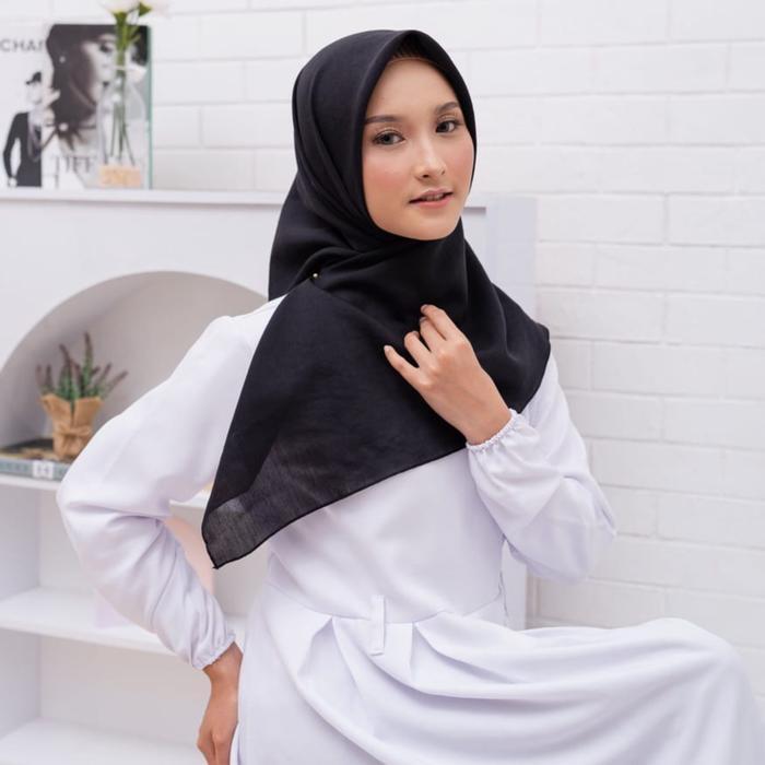hijab segi empat paris  jahit tepi,hijab segi empat polos - Hitam
