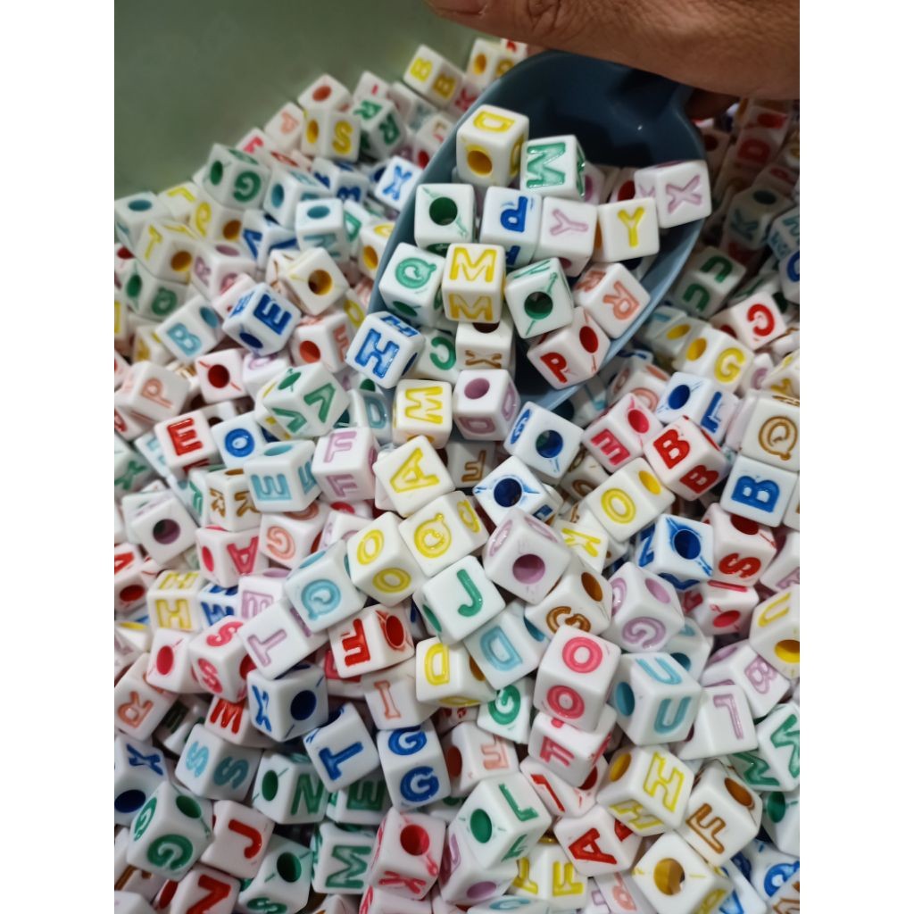 Manik-manik Kotak Alfabet JUMBO Lubang Besar