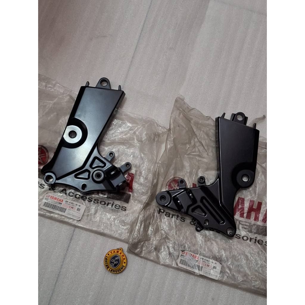BRACKET FOOTREST / DUDUKAN FOOTSTEP DEPAN KANAN & KIRI YAMAHA BYSON KARBU HITAM ORIGINAL YGP 45P