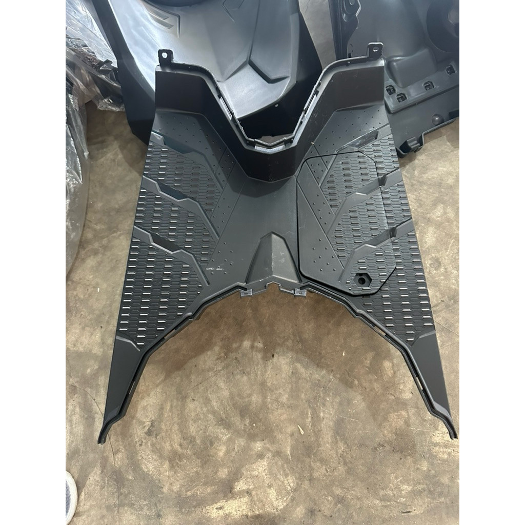 Dek atas pijakan kaki vario 150 old LBM