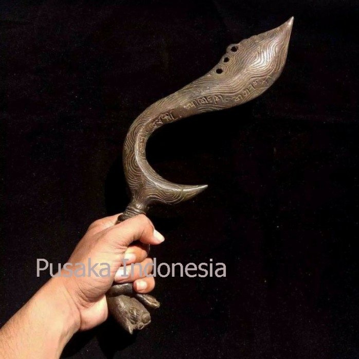 Pusaka Kujang Prabu Siliwangi Mata Tiga Hitam Besar Dijamin Paling Murah Seindonesia PI7666