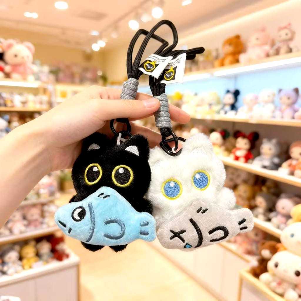 SGM Gantungan Kunci Boneka Kucing Memeluk Ikan Bulu Gantungan Kucing Bermata Besar Gantungan Kunci K