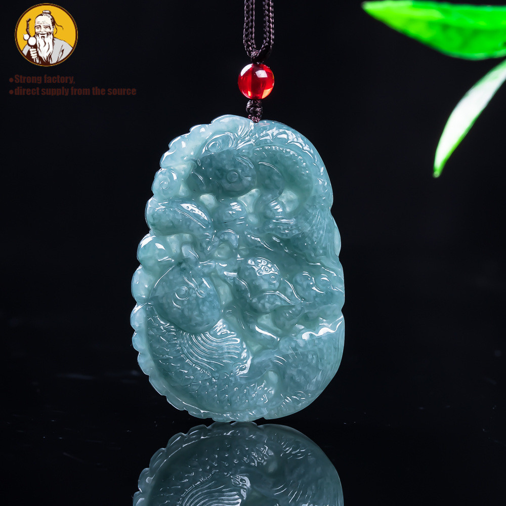 Natural A jadeite, air biru Pisces memiliki liontin ikan setiap tahun 50,8 * 35,5 * 7,1MM