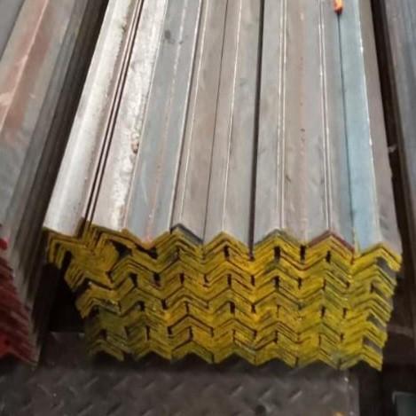 Besi Siku 40 x 40 x 6000 x 3 mm 4 x 4 cm Panjang 6 Meter Tebal 2.5 mm Full