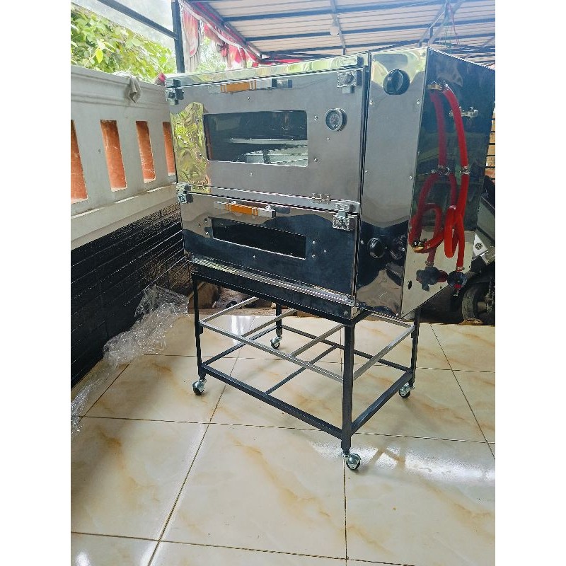 Oven Gas Otomatis Bahan Stainless Ukuran 75x55x70 cm.