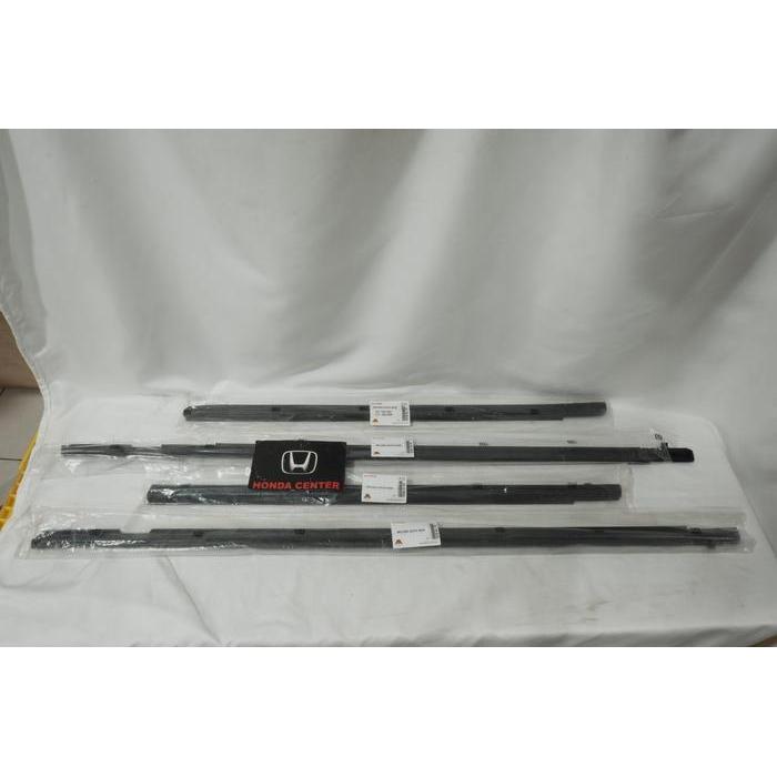 Pelipit Karet Kaca Luar WeatherStrip HONDA CITY GD8 BELAKANG - KANAN Berkinerja