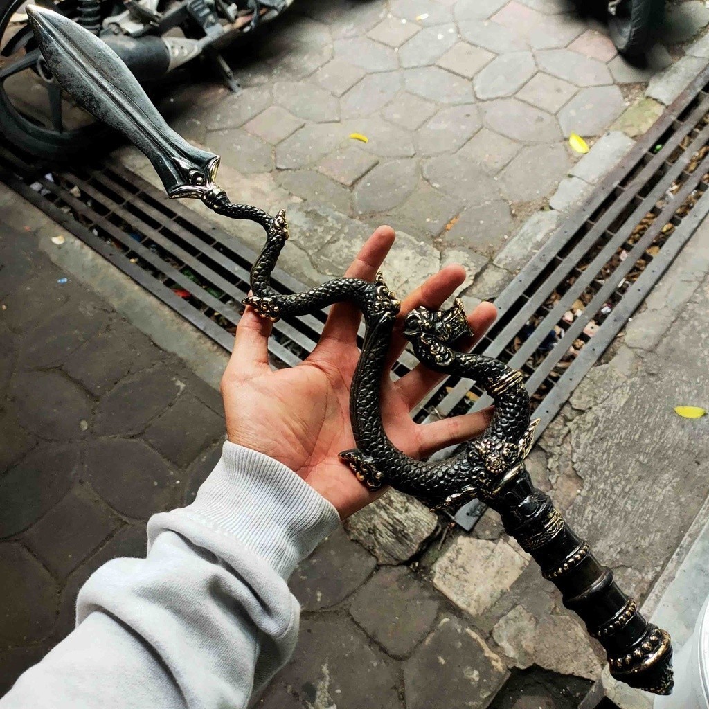 KOLEKSI PAJANGAN DINDING PATAKA NAGA RUNTING BAHAN KUNINGAN