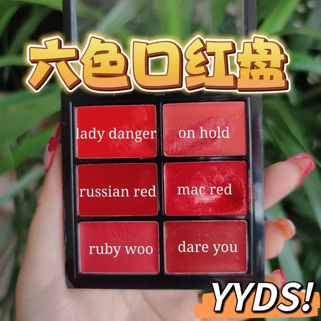 Palet lipstik enam warna, highlighter, dan concealer.