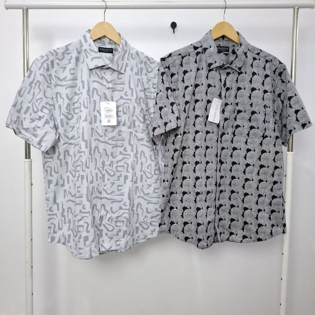 EXECUTIVE KEMEJA LENGAN PENDEK PRIA REGULER FIT MOTIF ORIGINAL