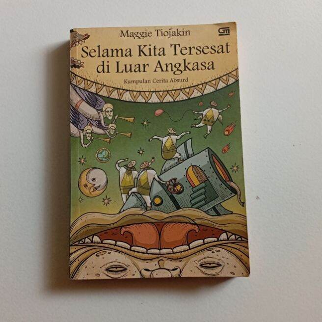 Maggie Tiojakin SELAMA KITA TERSESAT DI LUAR ANGKASA Kumpulan Cerita Absurd Gramedia Original Bekas