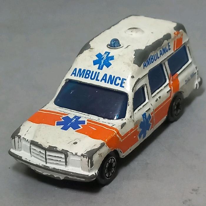 Diecast Corgi Mercedes W114 W115 Mercy mini wagon Binz 220D