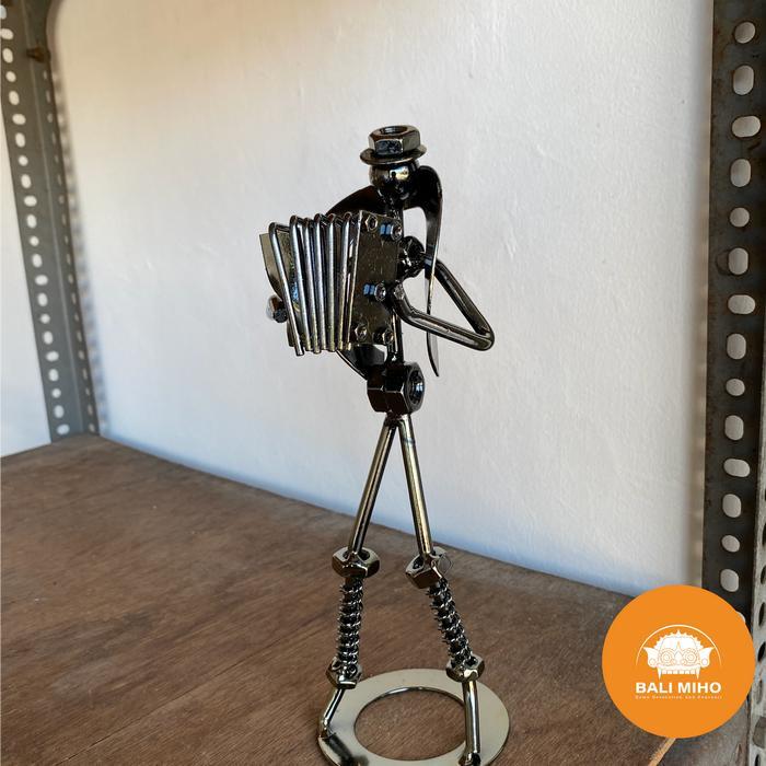 Dekorasi Musisi - Patung Orang dari Besi Baut - Miniatur Musisi - Model 1