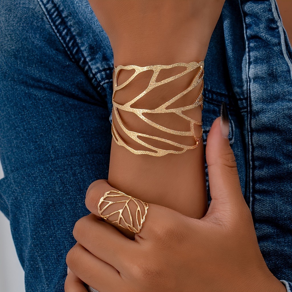 Perhiasan perdagangan luar negeri, desain logam kreatif, daun berlubang, cincin terbuka wanita, gela