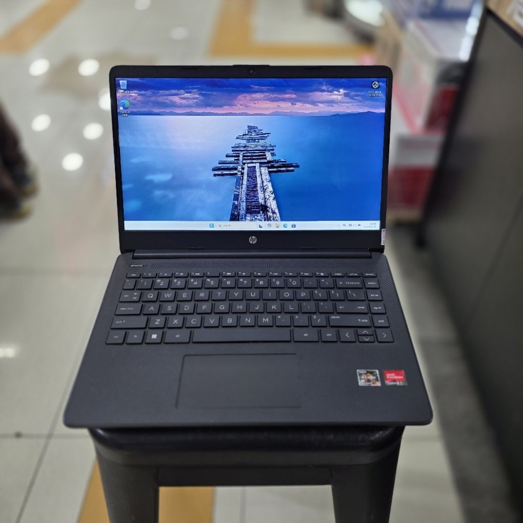 Lapyop HP 14 RYZEN 3 5300U RAM 8GB SSD 256GB siap pakai