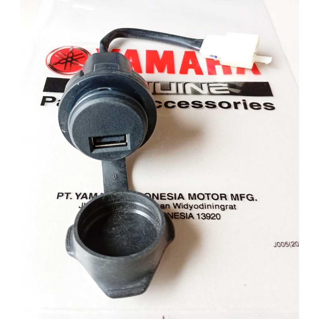 (Toko kendaraan) Charger NEW USB Power Outlet Motor YAMAHA Casan motor Model USB 5 V 2A ORIGINAL