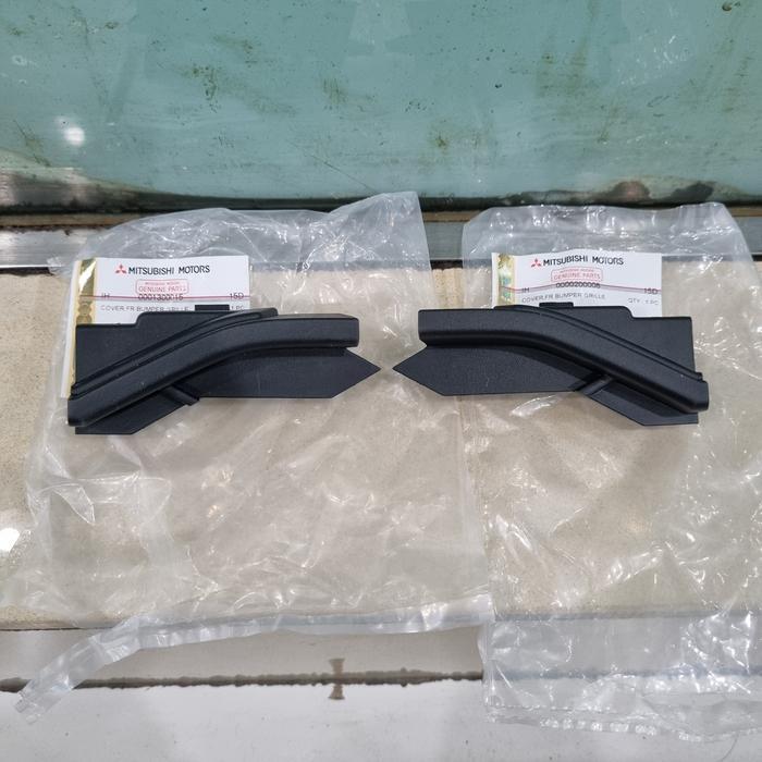 Cover Grill Bemper Depan Asli Mitsubishi New Pajero Sport 2023 - KANAN