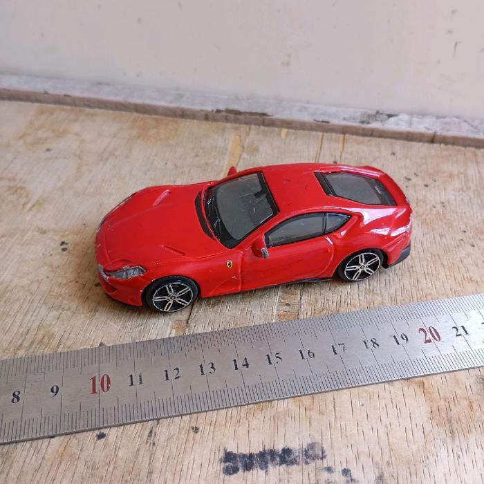 Bburago  Ferrari 812 superfast Mainan Loose