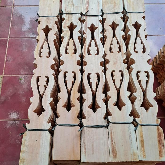 pager rumah kayu mahoni motif FG5