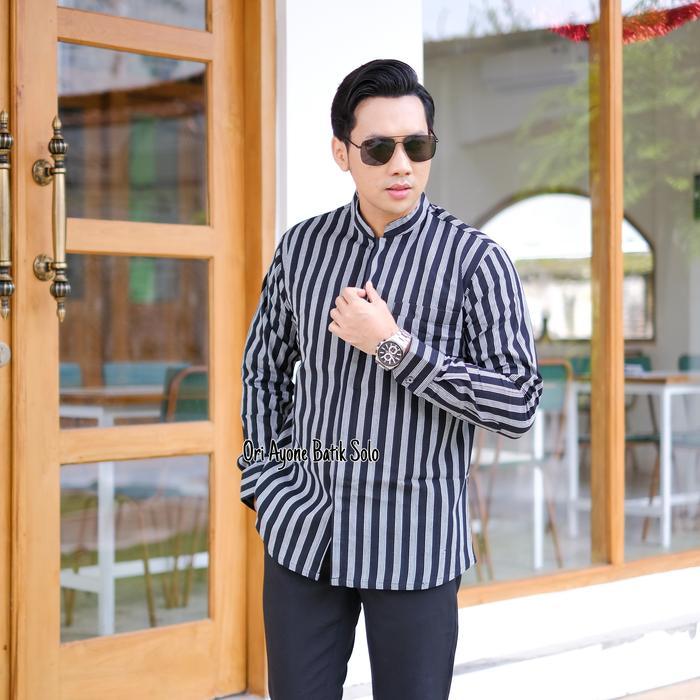Baju Tradisional Lurik Ekslusif By AryaBatik Kemeja Lurik Lengan Panjang Lurik Pria Black Grey KEMEJ