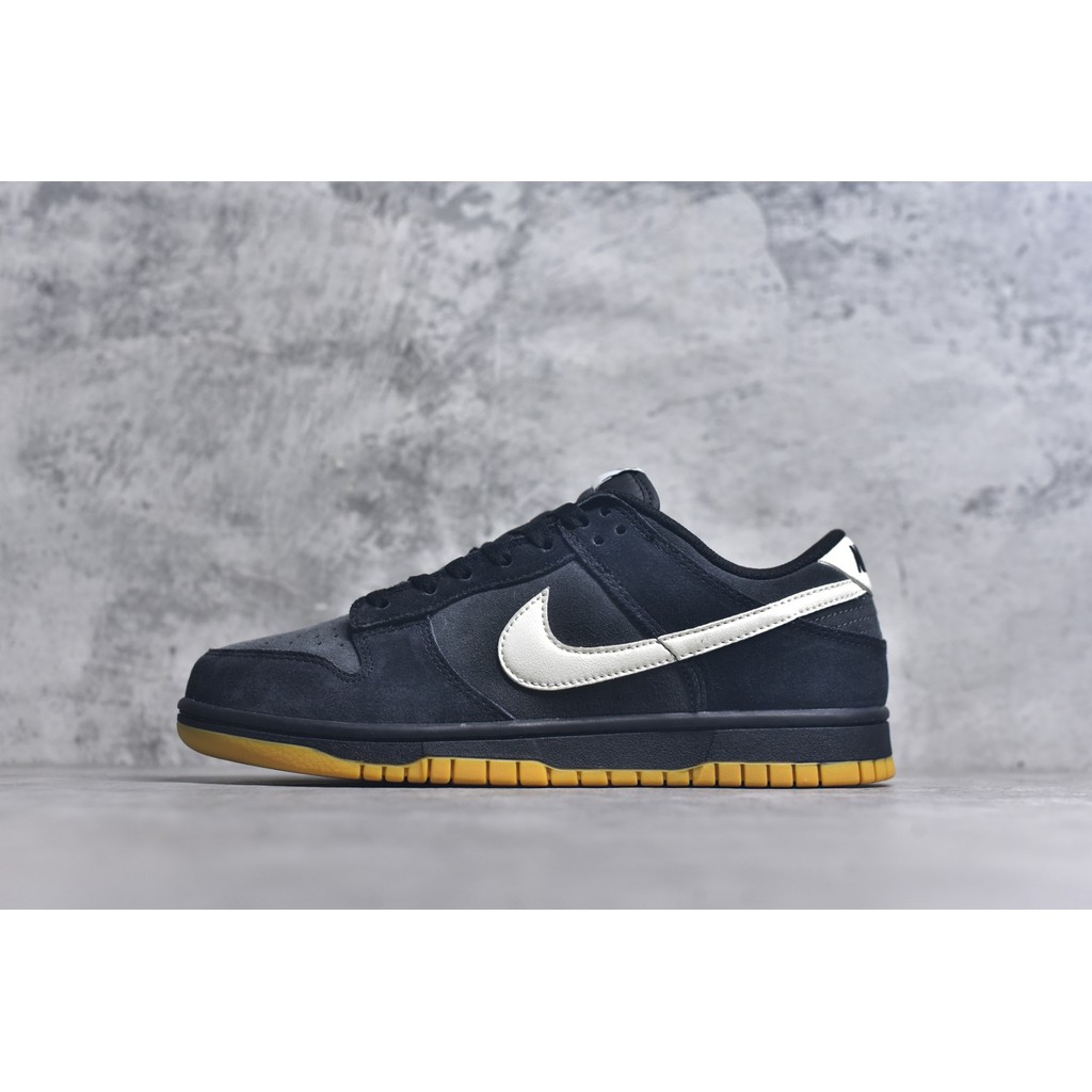 Nike Dunk SB Low Pro Black Suede/White/Gume - Cokelat Hitam Putih, Sepatu Skate Unisex Anti Slip Tah