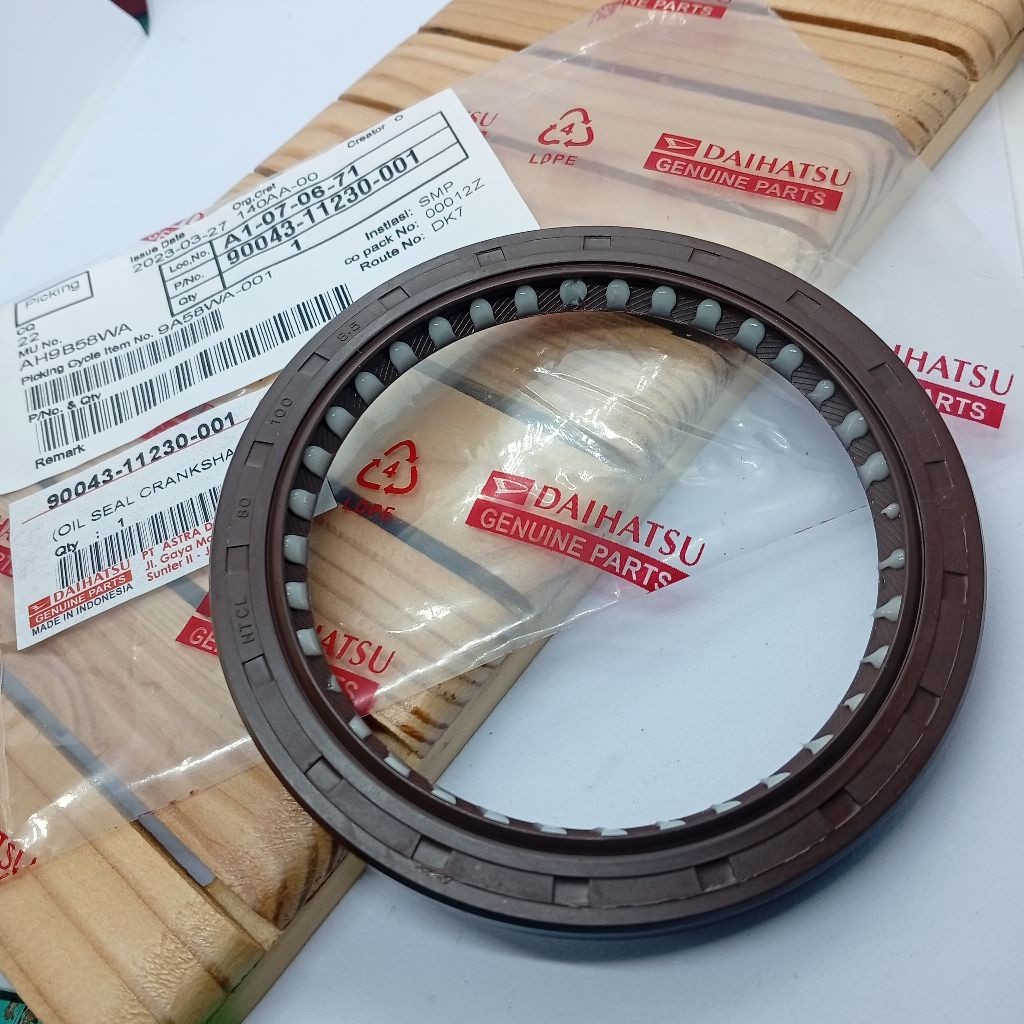 =[Aksesoris Otomotif]= SEAL KRUK AS BELAKANG DAIHATSU ESPASS/ZEBRA 90043-11230 ORIGINAL