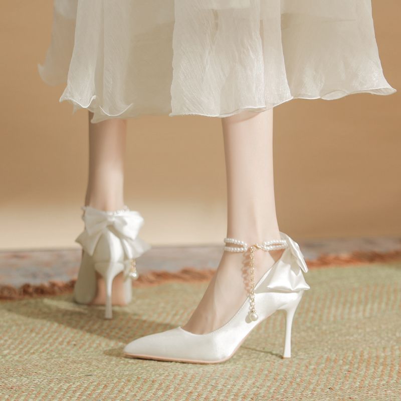 Sepatu hak tinggi putih wanita berkualitas tinggi Sepatu pengantin, sepatu untuk acara pertunangan