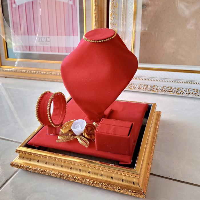 Manekin perhiasan/ Set perhiasan - Hitam