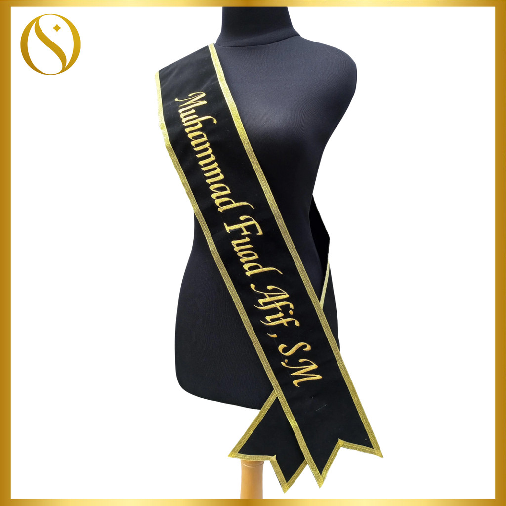 SELEMPANG WISUDA	SLEMPANG WISUDA	SLENDANG WISUDA	BAHAN BLUDRU PREMIUM	UKURAN TK SD SMP	1 HARI JADI