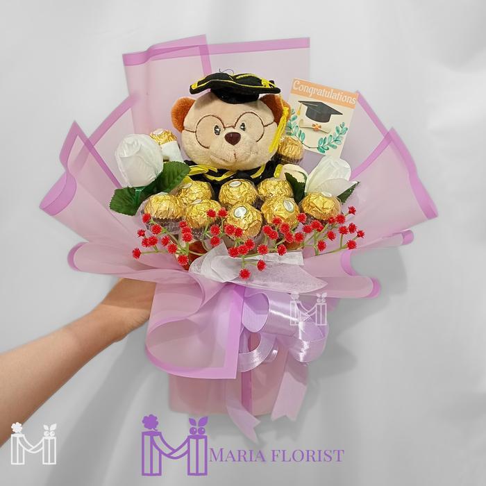 Buket Wisuda Coklat Ferrero - Buket Bunga Boneka Wisuda Coklat - KacamataCokelat, Kertas Pink Terlar