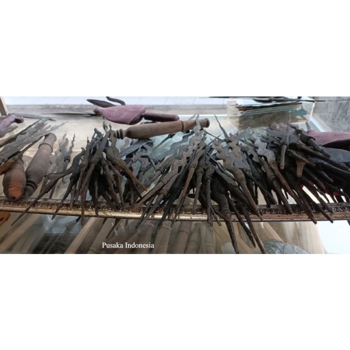 tombuk pusaka kujang alus alus bos siap dimahar silahkan full pamor sma toko PI