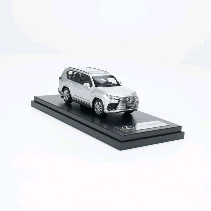 LCD Models LEXUS LX600 SILVER DIECAST SKALA 64