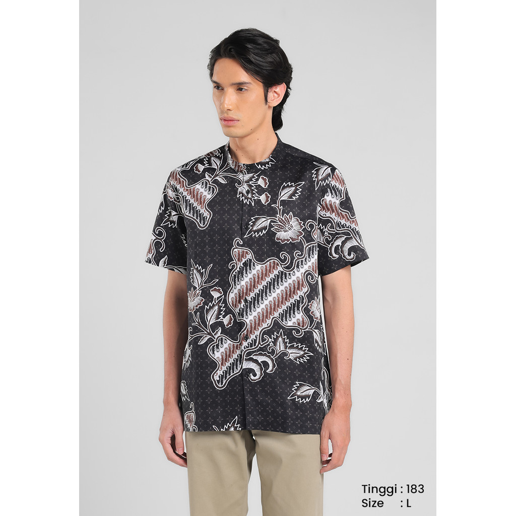 MANZONE X Adipati Dolken - Kemeja Koko Shanghai Batik Lengan Pendek Pria Wangsakara Modern Fit - Bla