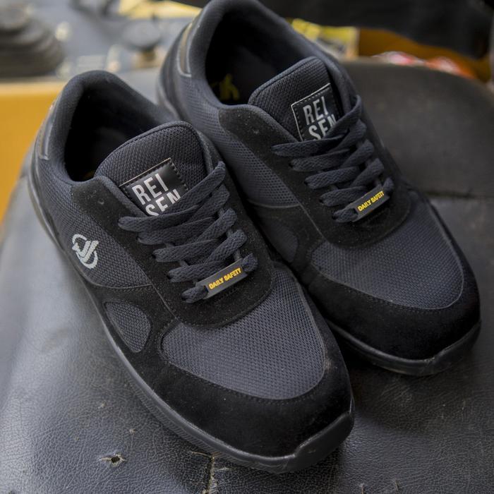 REISEN GEAR - MAKAW | SEPATU SAFETY MODEL SPORTY UJUNG BESI - FULLBLACK, 39