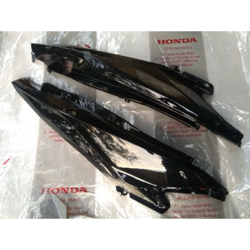 Cover RL Body samping bagian belakang kanan kiri vario led 125 150 old lama K59A10 Hitam glossy Orig