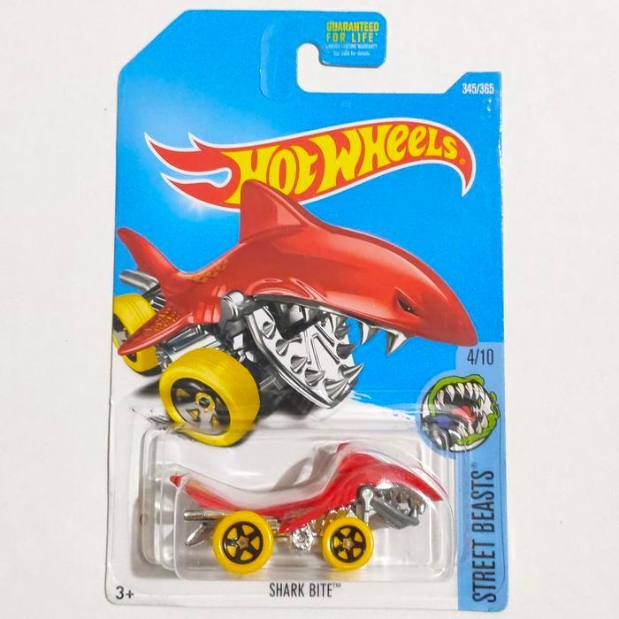 Mainan Hot Wheels Shark Bite merah 2017 Street Beast