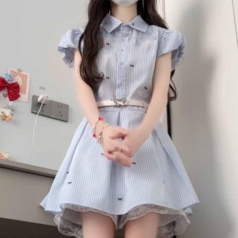 Pakaian musim panas ala Korea untuk wanita bertubuh kecil: gaun kemeja bergaris biru dengan sentuhan