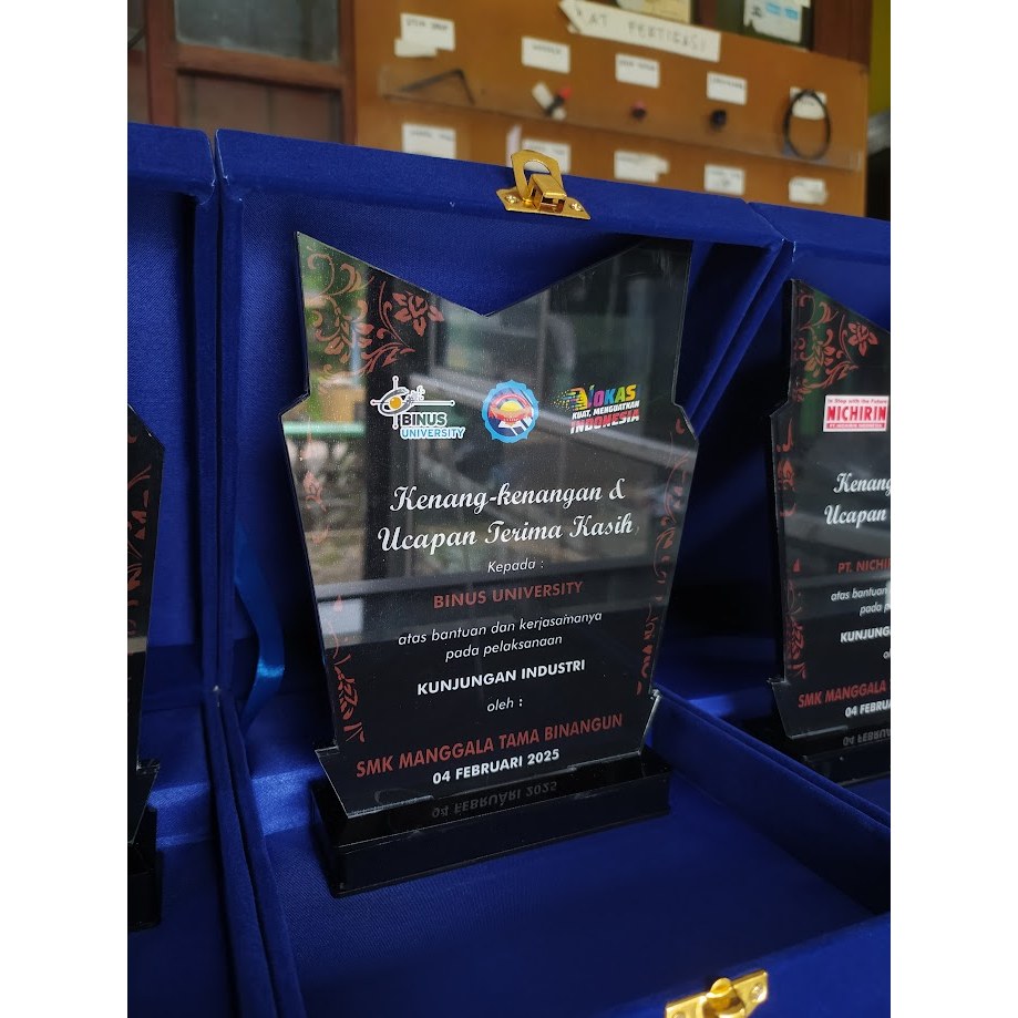 plakat akrilik murah | plakat akrilik custom/plakat untuk kkn & pkl