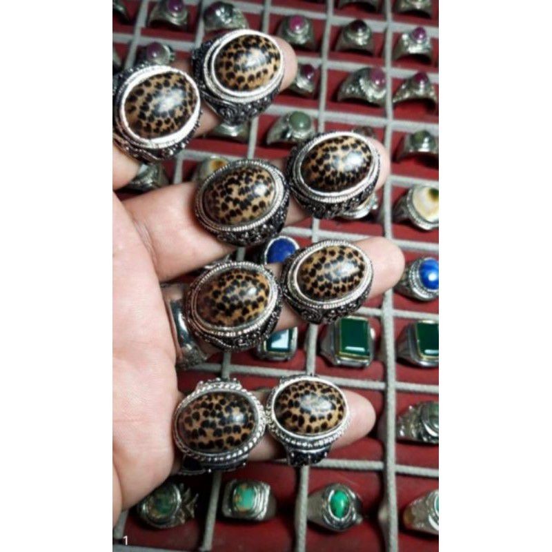 Cincin akik kayu liwung tutul macan
