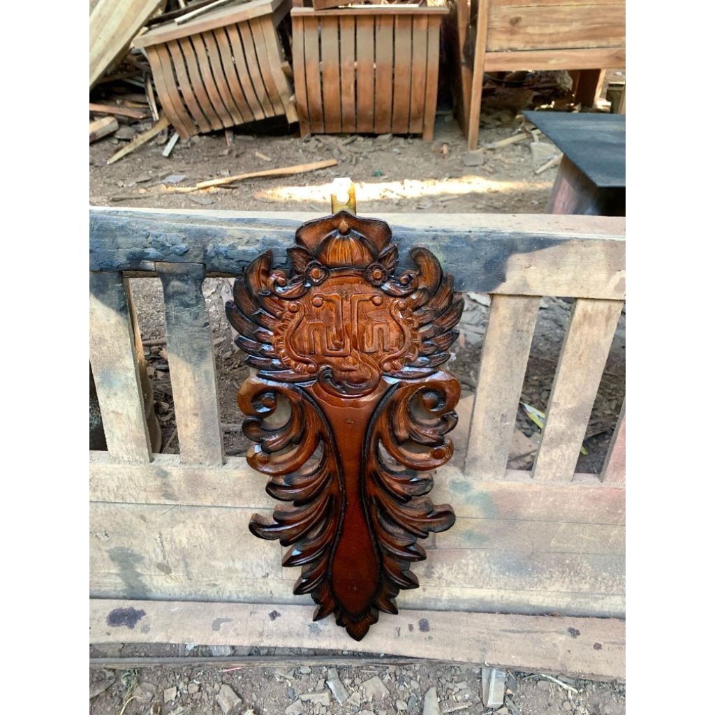 blawong keris ukir lambang keraton Jogja termurah dari kayu jati finishingan