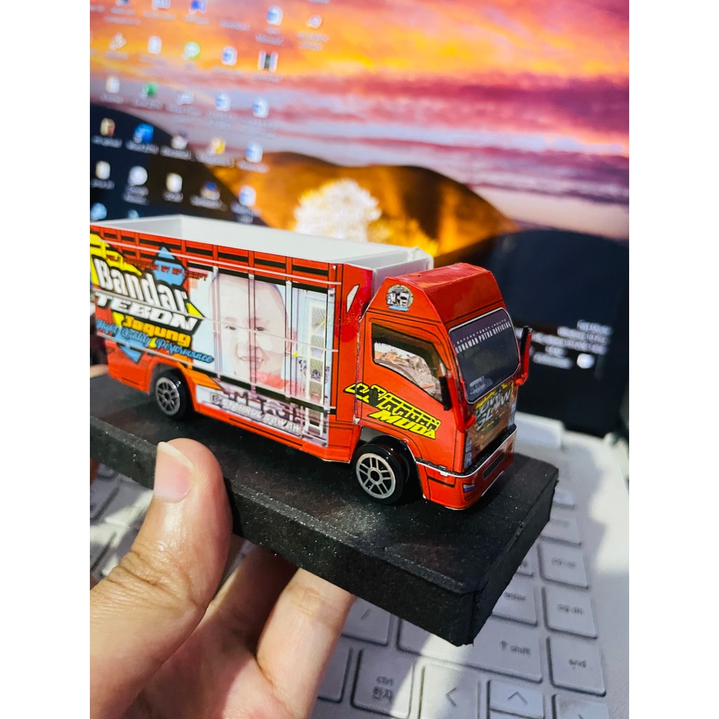 Miniatur Truk Gunawan Putra LPG Kecil Skala 64 Size Imut