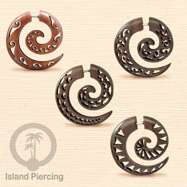Anting kayu "fake piercing" model spiral dengan ukiran menarik. Fake wood piercing spirals with push