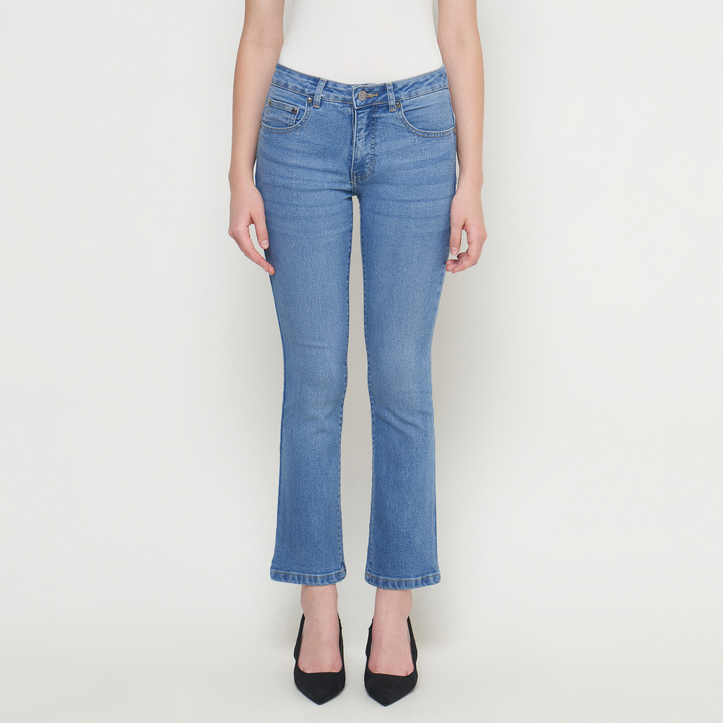 DUST Celana Mid Rise Bootcut Jeans Niara Light Blue (D.31321)