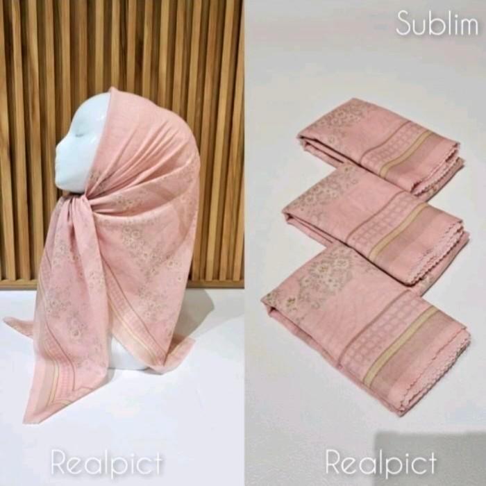 HIJAB SEGI EMPAT VOAL MOTIF BUNGA KECIL GARIS PEACH