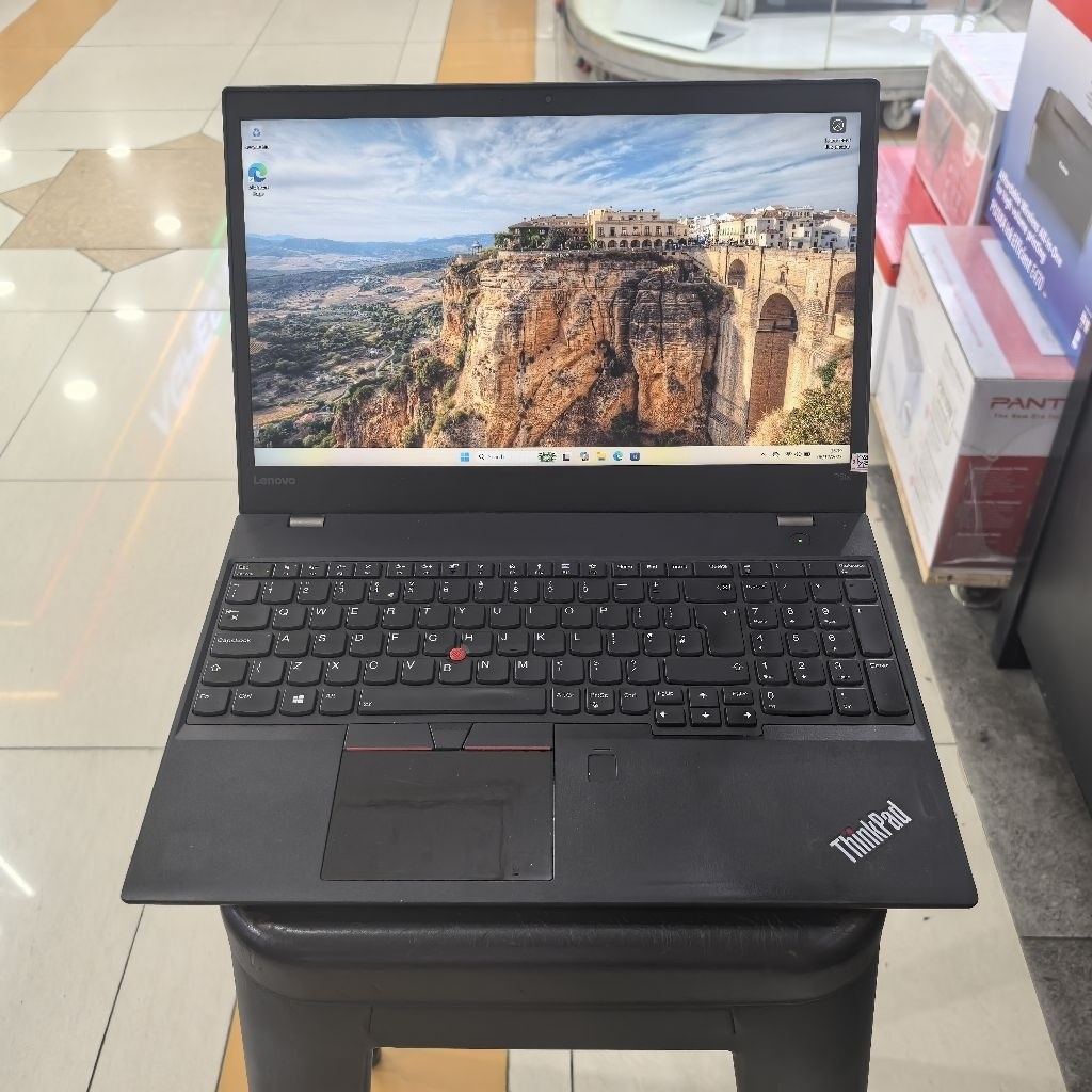 LENOVO THINKPAD P51S CORE I7 NVIDIA QUADRO RAM 8GB SSD 256GB siap pakai