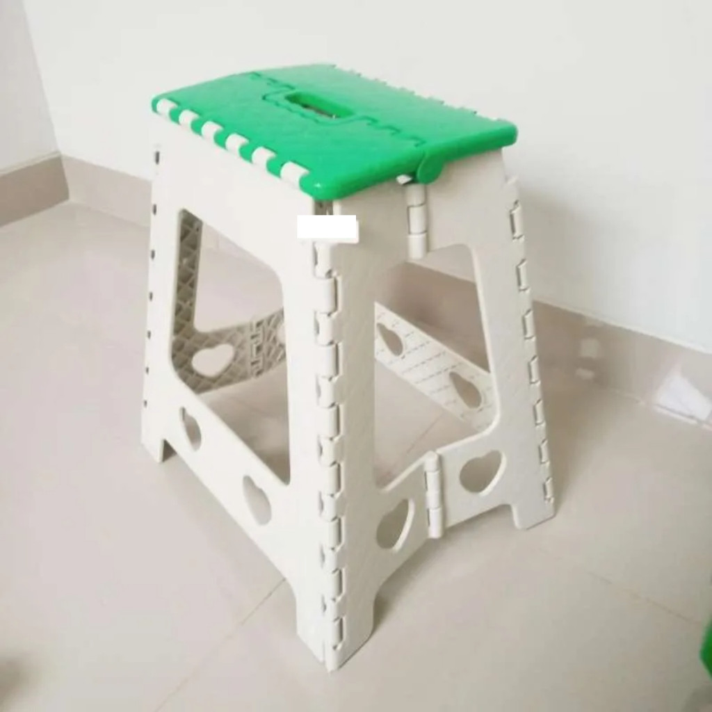 Kursi Lipat Warna Plastik Portable Ekonomis Tempat Duduk Serbaguna