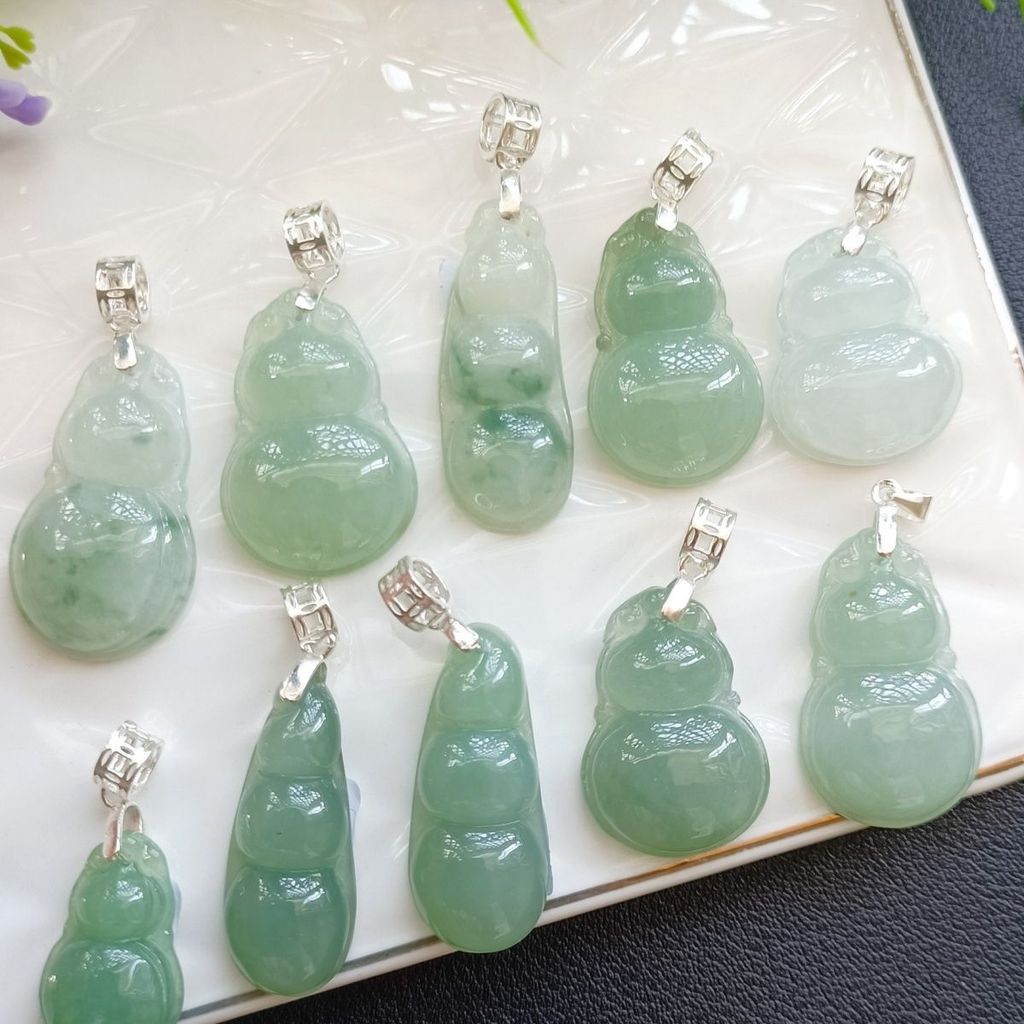 Batu giok alami Produk biji es lilin es minyak es hijau labu hijau liontin Fudou