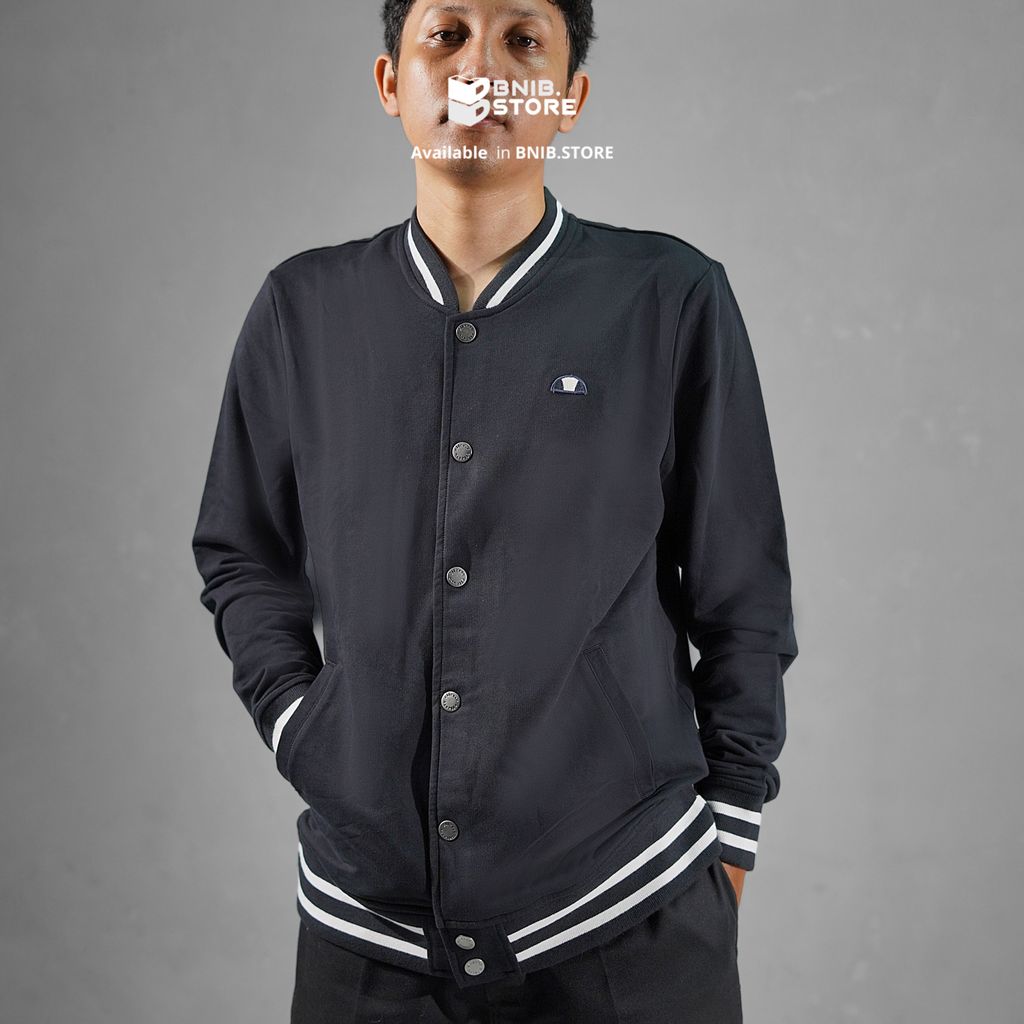 ELLESSE Jaket Varsity Pria Stripe Black [ELLMJK241BLK] Original